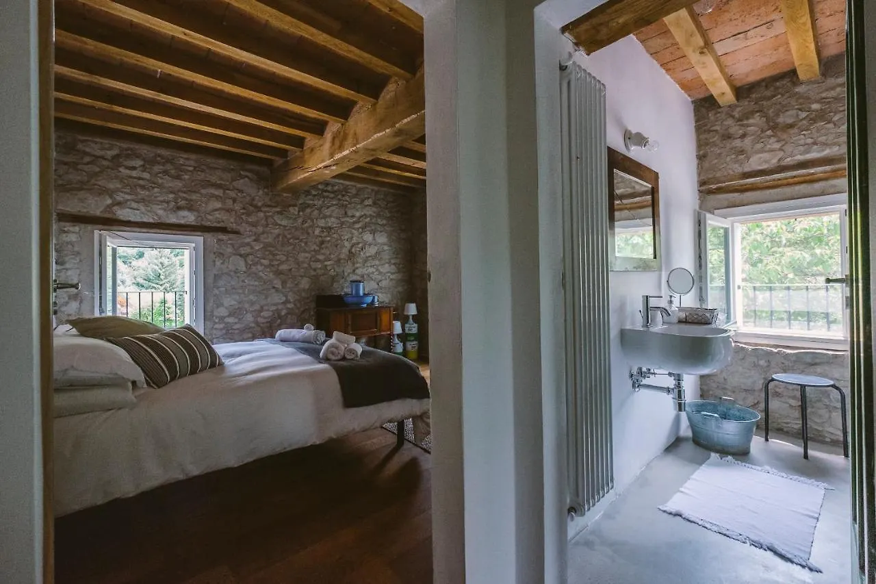 Bed and Breakfast Sotto I Sassi Guiglia 0*,  Italia
